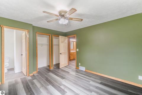 468 N Eldridge Rd, Beulah, MI 49617 photo 6