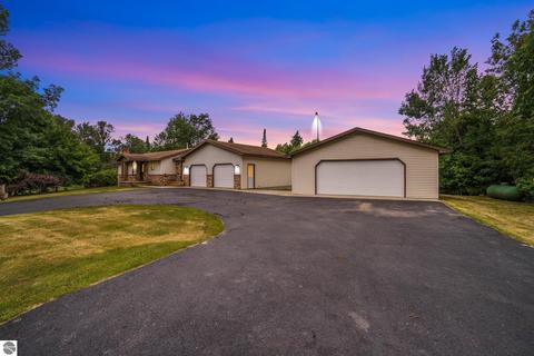 468 N Eldridge Rd, Beulah, MI 49617 photo 1