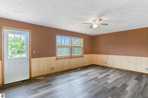 468 N Eldridge Rd, Beulah, MI 49617 photo 5