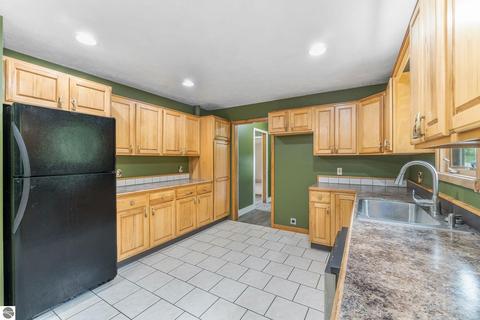 468 N Eldridge Rd, Beulah, MI 49617 photo 3