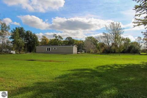8781 E Baseline Rd, Mount Pleasant, MI 48858 photo 4