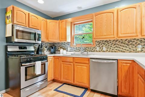 8073 S Quarter Rd, Cadillac, MI 49601 photo 12
