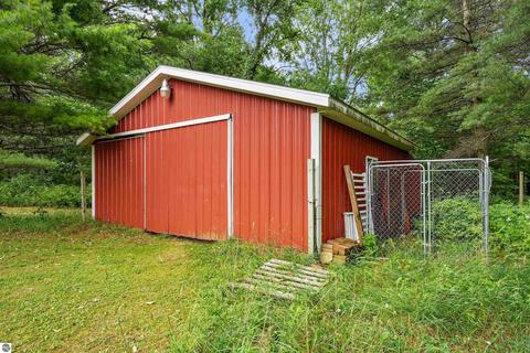 8073 S Quarter Rd, Cadillac, MI 49601 photo 34