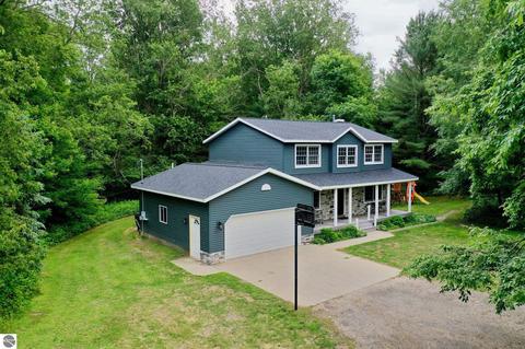 8073 S Quarter Rd, Cadillac, MI 49601 photo 1