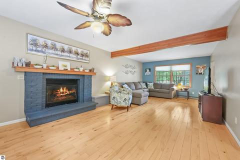 8073 S Quarter Rd, Cadillac, MI 49601 photo 7