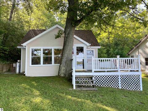 5375 Duggan Dr, Lupton, MI 48635 photo 1