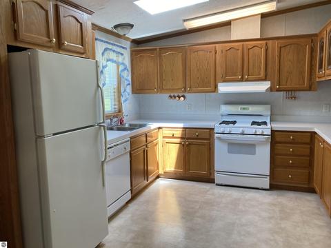 805 Sensabaugh Rd, Lupton, MI 48635 photo 3