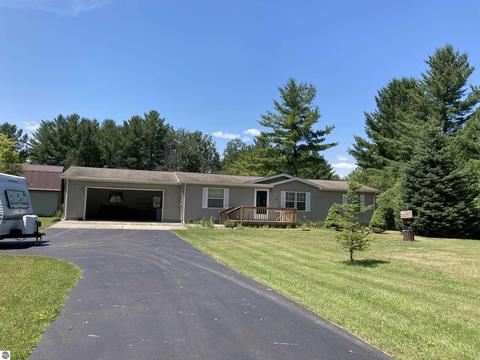 805 Sensabaugh Rd, Lupton, MI 48635 photo 2