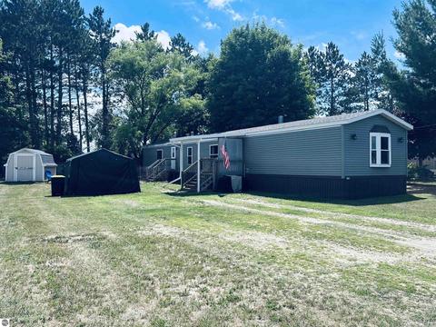 324 Pine St, Manton, MI 49663 photo 1