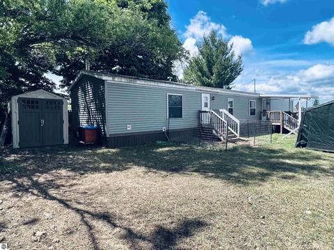 324 Pine St, Manton, MI 49663 photo 3