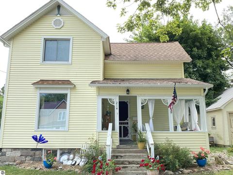 214 N Jeffery Ave, Ithaca, MI 48847 photo 1