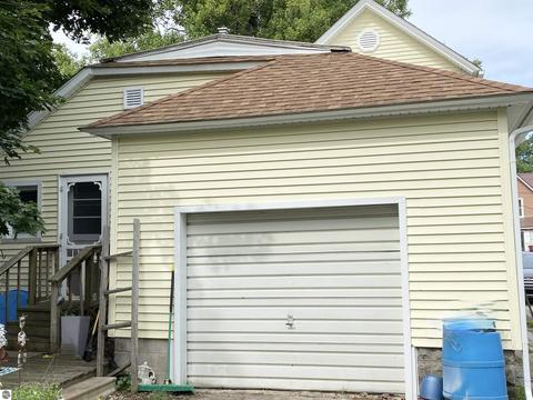 214 N Jeffery Ave, Ithaca, MI 48847 photo 2
