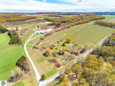 3550 N Eagle Hwy #E ALPERS, Lake Leelanau, MI 49653