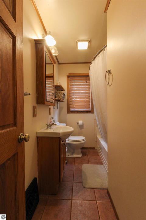218 E Sugnet Rd, Midland, MI 48642 photo 10