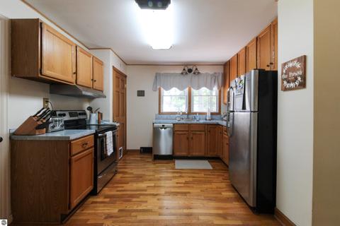 218 E Sugnet Rd, Midland, MI 48642 photo 4