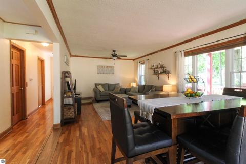 218 E Sugnet Rd, Midland, MI 48642 photo 7