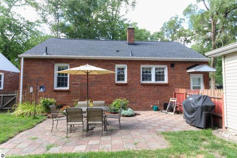 218 E Sugnet Rd, Midland, MI 48642 photo 16