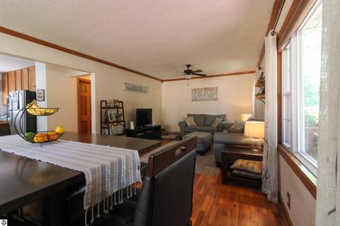 218 E Sugnet Rd, Midland, MI 48642 photo 8