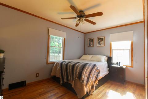 218 E Sugnet Rd, Midland, MI 48642 photo 13