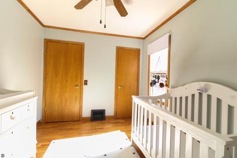 218 E Sugnet Rd, Midland, MI 48642 photo 12