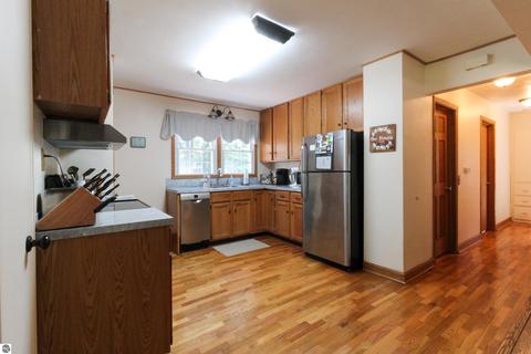 218 E Sugnet Rd, Midland, MI 48642 photo 6