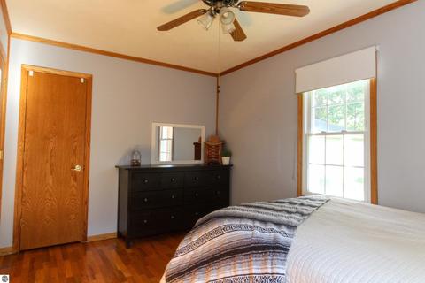 218 E Sugnet Rd, Midland, MI 48642 photo 14