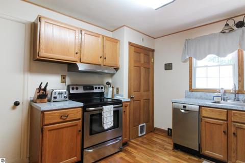 218 E Sugnet Rd, Midland, MI 48642 photo 5
