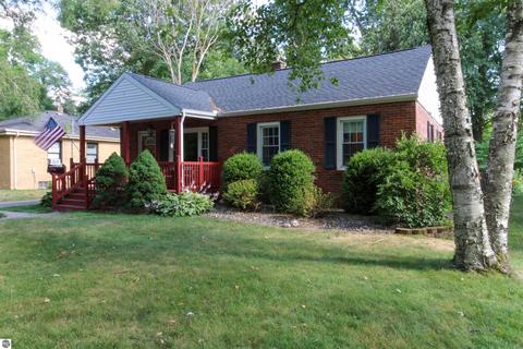 218 E Sugnet Rd, Midland, MI 48642 photo 3