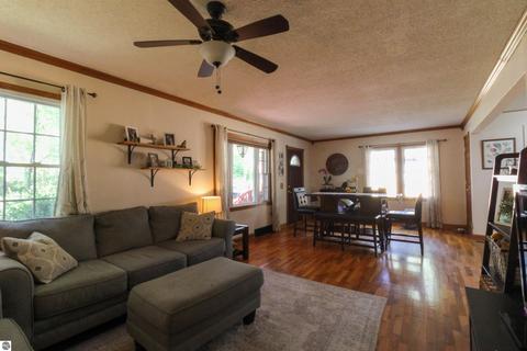 218 E Sugnet Rd, Midland, MI 48642 photo 9