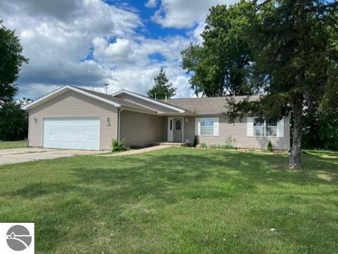 5582 S Wells Rd, Ithaca, MI 48847 photo 1