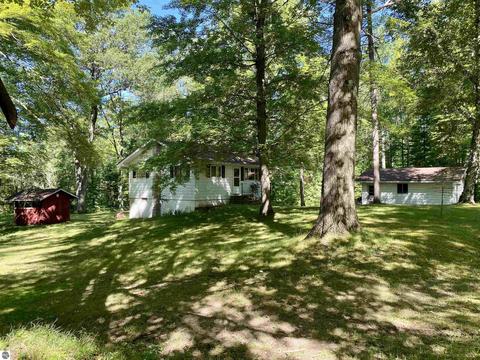 476 Everett Trl, Hale, MI 48739 photo 2