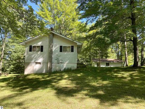 476 Everett Trl, Hale, MI 48739 photo 3