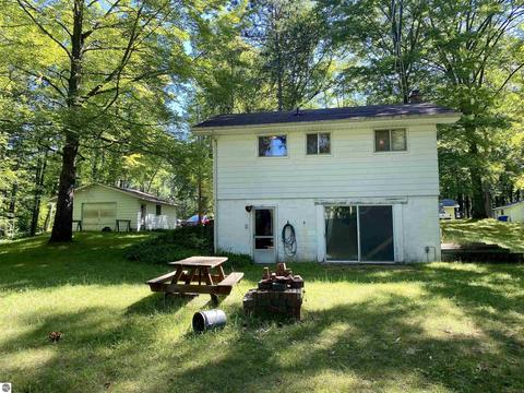 476 Everett Trl, Hale, MI 48739 photo 4