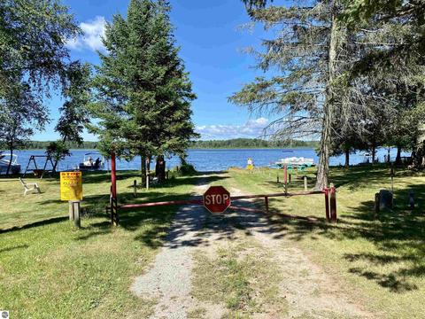 476 Everett Trl, Hale, MI 48739 photo 27