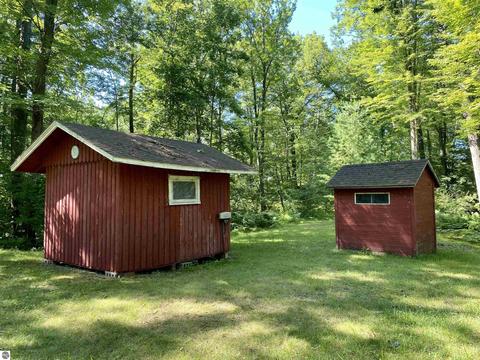 476 Everett Trl, Hale, MI 48739 photo 8