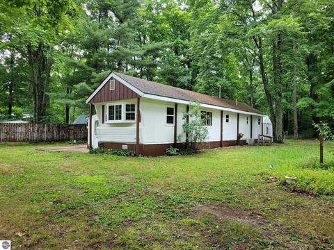 10896 Maple Rd, Mesick, MI 49668 photo 1