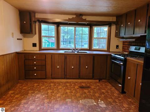 10896 Maple Rd, Mesick, MI 49668 photo 5