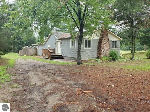 6960 Carpenter Rd, Harrison, MI 48625 photo 1