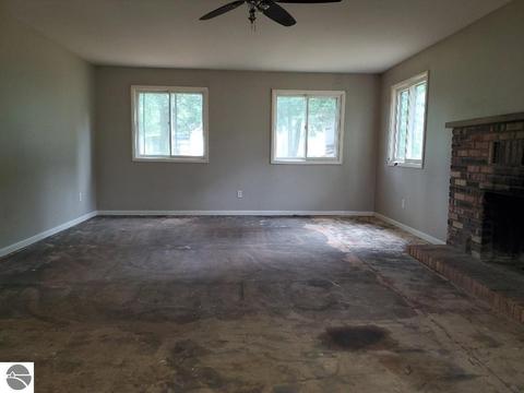 6960 Carpenter Rd, Harrison, MI 48625 photo 2