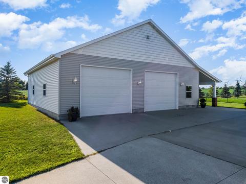 1325 E Baseline Rd, Mount Pleasant, MI 48858 photo 3
