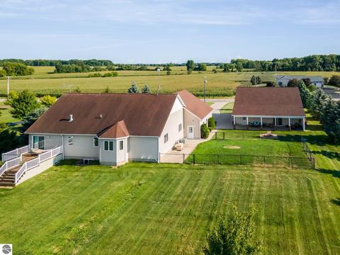 1325 E Baseline Rd, Mount Pleasant, MI 48858 photo 5