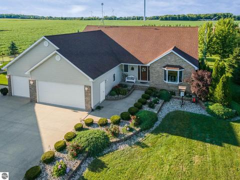 1325 E Baseline Rd, Mount Pleasant, MI 48858 photo 1
