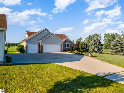 1325 E Baseline Rd, Mount Pleasant, MI 48858 photo 2