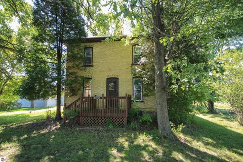 5372 E Baseline Rd, Mount Pleasant, MI 48858 photo 1