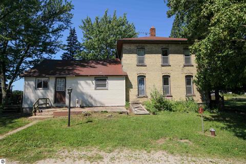 5372 E Baseline Rd, Mount Pleasant, MI 48858 photo 2