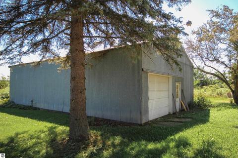 5372 E Baseline Rd, Mount Pleasant, MI 48858 photo 5