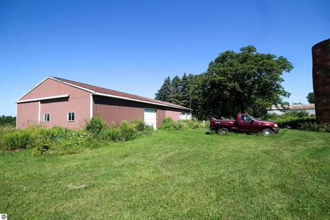 5372 E Baseline Rd, Mount Pleasant, MI 48858 photo 4