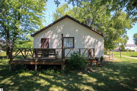 5372 E Baseline Rd, Mount Pleasant, MI 48858 photo 3