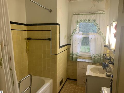 331 E Orchard Ave, Standish, MI 48658 photo 6