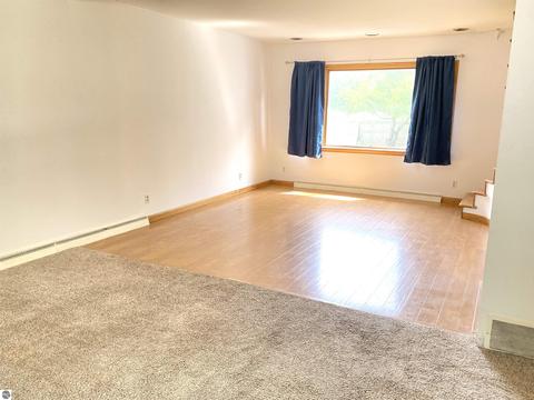212 E Tyrell St, Saint Louis, MI 48880 photo 4